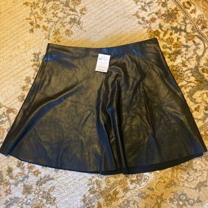 Women’s faux leather flounce skirt. Spanx NWT XL
